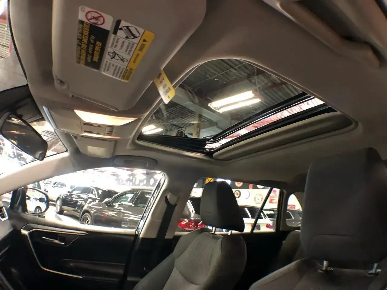 Toyota Rav4 XLE HYBRID AWD PANO CAMERA ACC CARPLAY KEYLESS, снимка 16 - Автомобили и джипове - 54653731