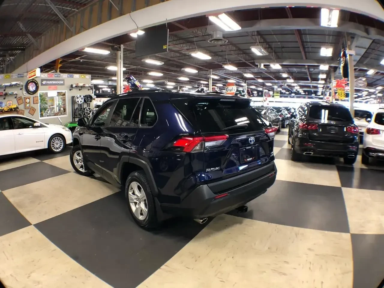 Toyota Rav4 XLE HYBRID AWD PANO CAMERA ACC CARPLAY KEYLESS, снимка 5 - Автомобили и джипове - 54653731