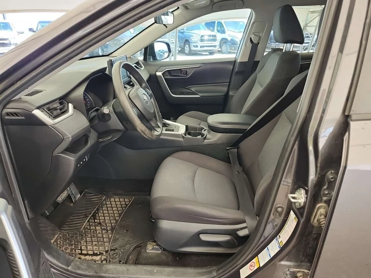 Toyota Rav4 LE/CARFAX/ФИНАНСИРАНЕ, снимка 5 - Автомобили и джипове - 54790694