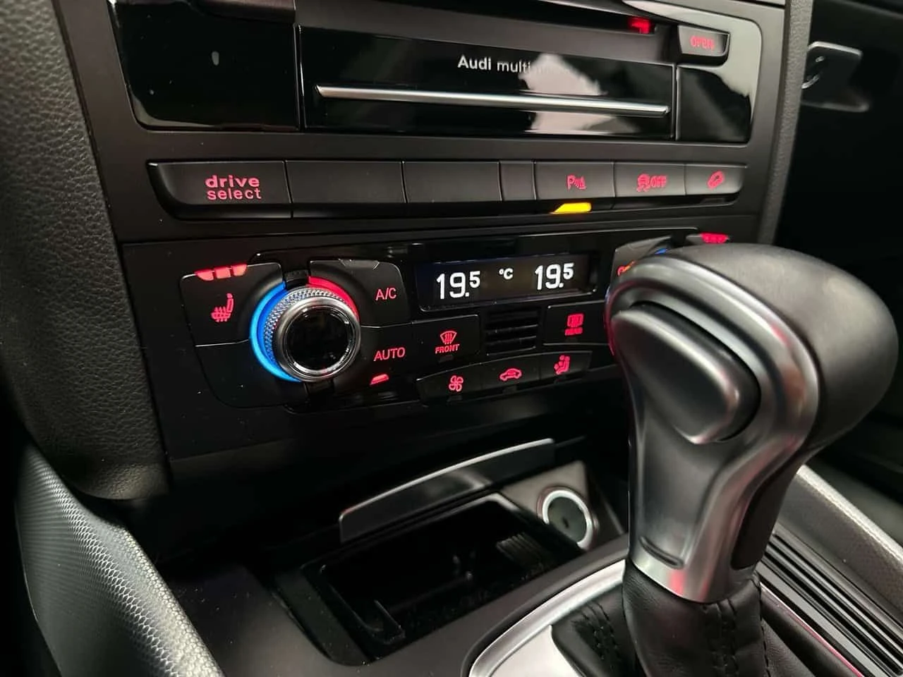 Audi Q5 * QUATTRO PROGRESSIV 2.0T/NAVIGATION/LEATHER/KEYLE, снимка 13 - Автомобили и джипове - 55153823