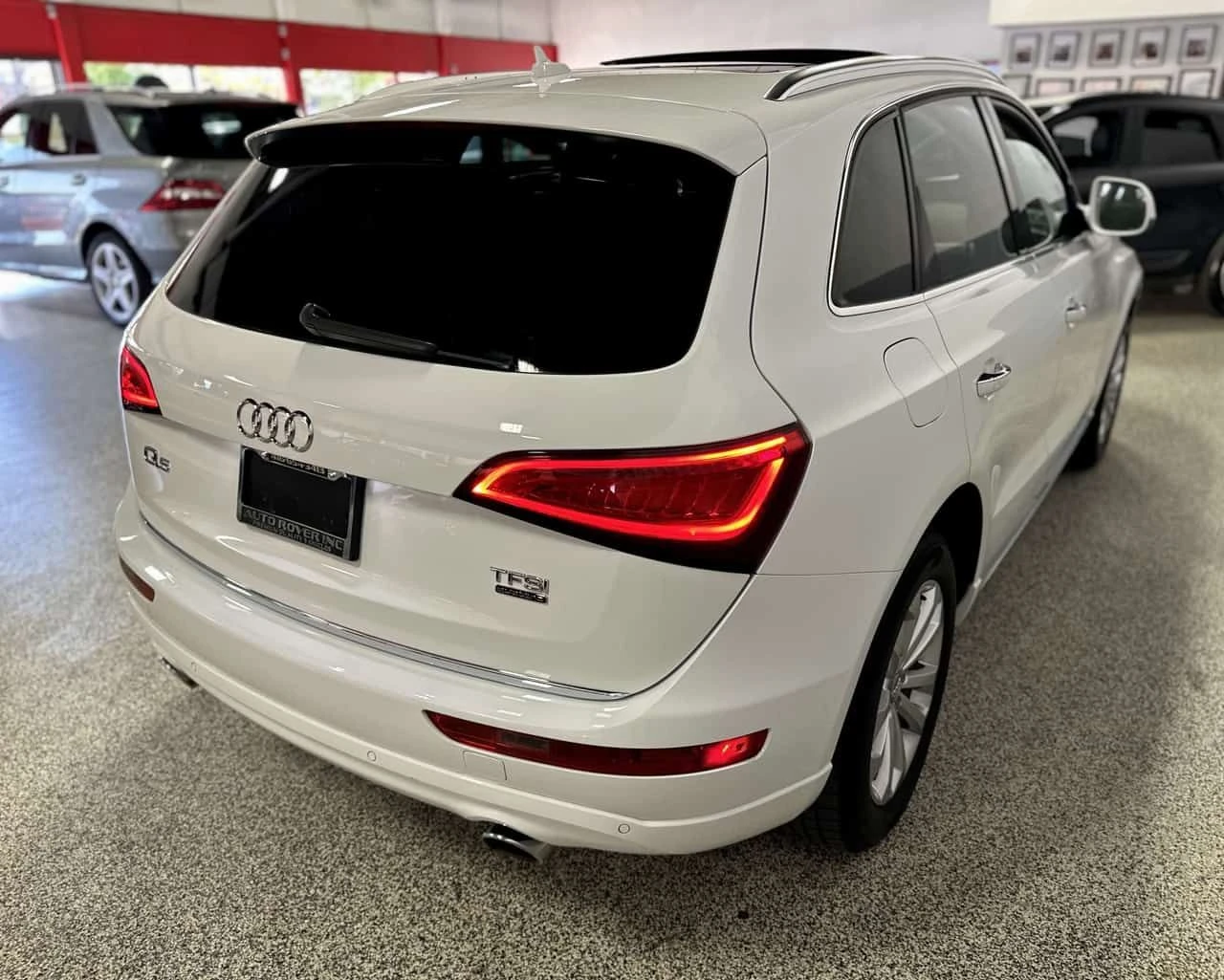 Audi Q5 * QUATTRO PROGRESSIV 2.0T/NAVIGATION/LEATHER/KEYLE, снимка 4 - Автомобили и джипове - 55153823