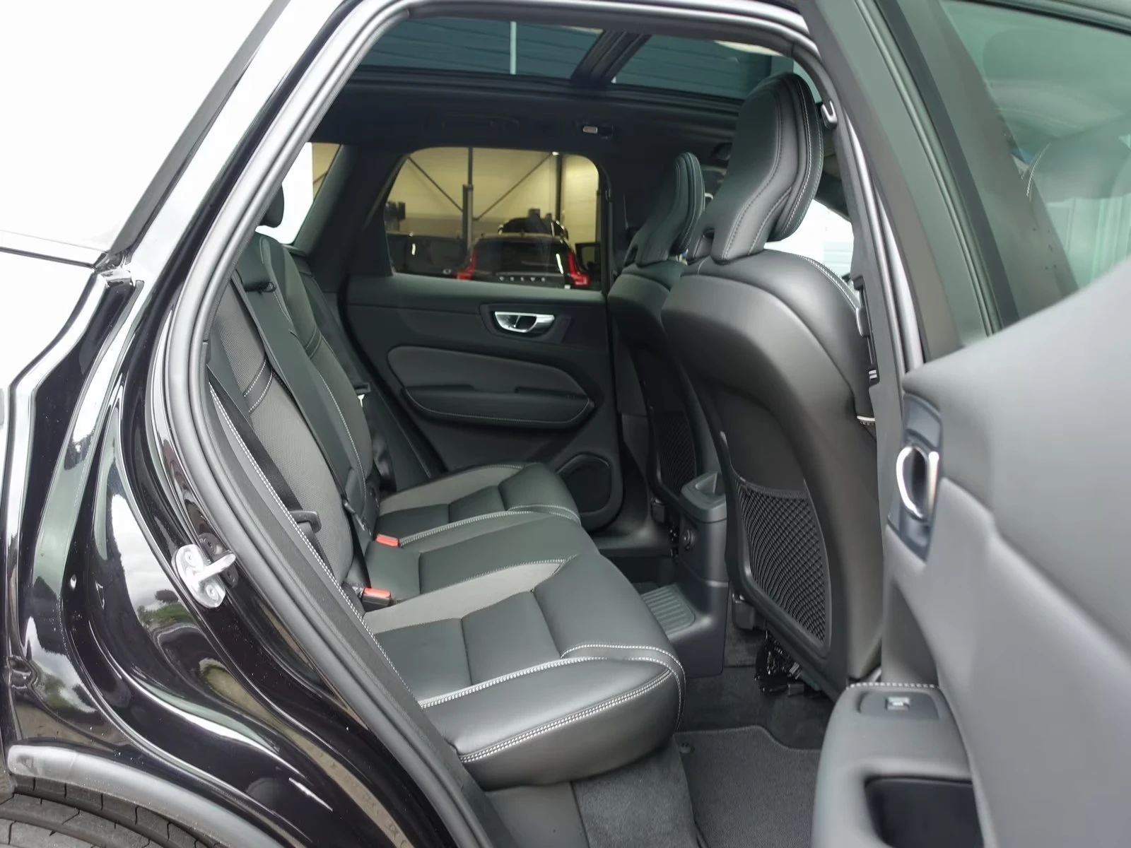 Volvo XC60 NEW 2026 T6 AWD Black Edition Plus, снимка 15 - Автомобили и джипове - 55570351