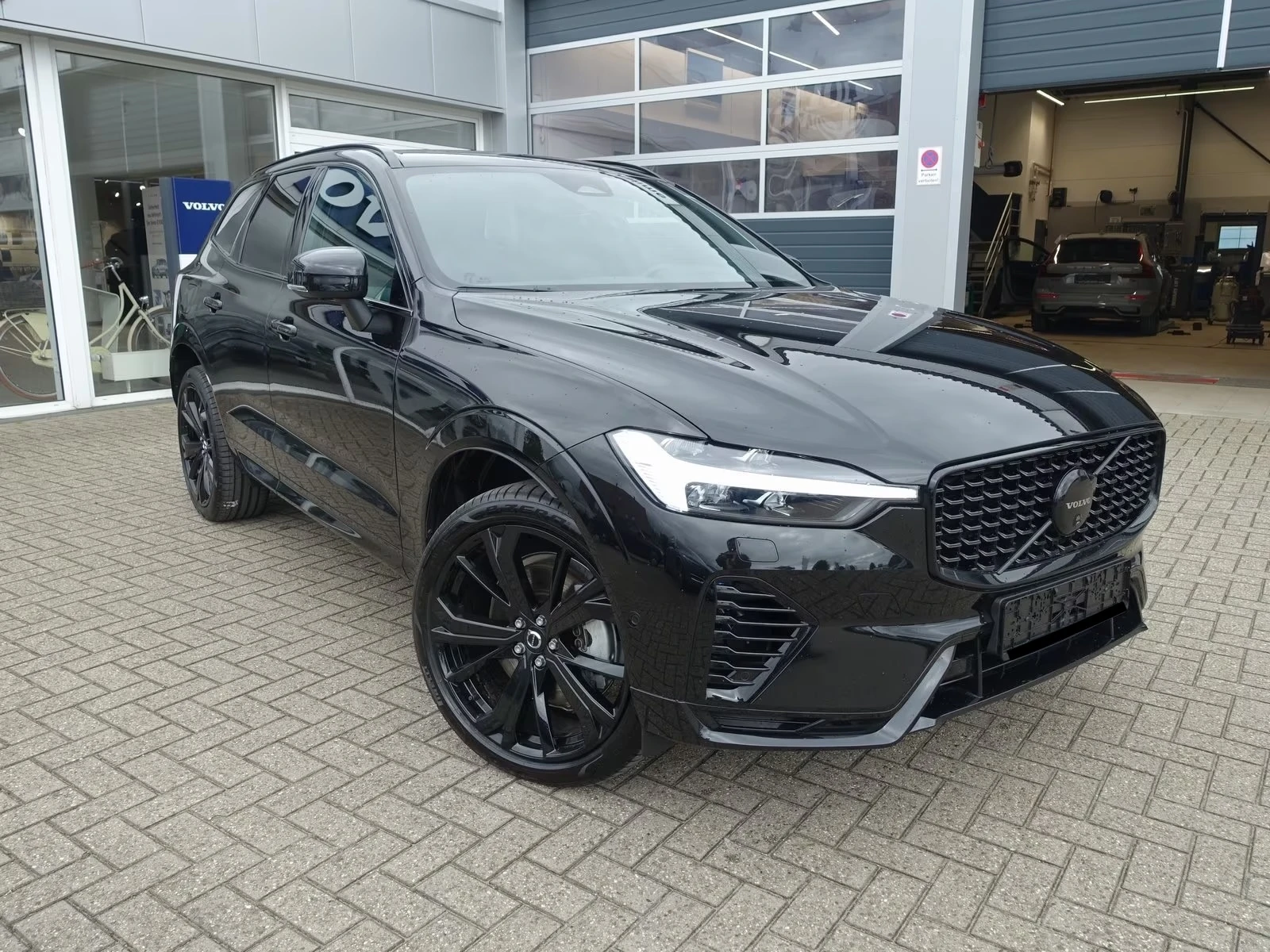 Volvo XC60 NEW 2026 T6 AWD Black Edition Plus, снимка 3 - Автомобили и джипове - 55570351