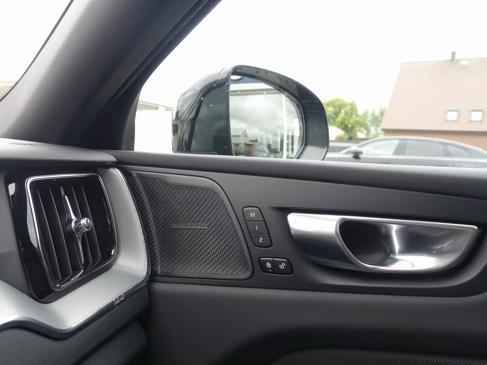 Volvo XC60 NEW 2026 T6 AWD Black Edition Plus, снимка 12 - Автомобили и джипове - 55570351