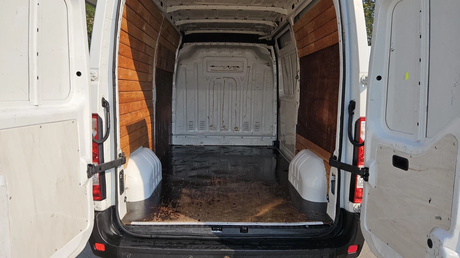 Renault Master Klimatik, снимка 12 - Бусове и автобуси - 56106823