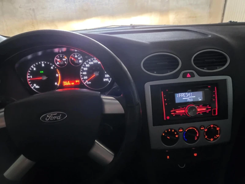 Ford Focus Комби , снимка 4 - Автомобили и джипове - 48933970