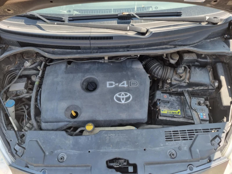 Toyota Corolla verso 2.2 D4D/ Фейс /7 местна, снимка 4 - Автомобили и джипове - 51899640