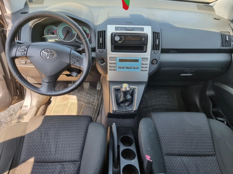 Toyota Corolla verso 2.2 D4D/ Фейс /7 местна, снимка 2 - Автомобили и джипове - 51899640