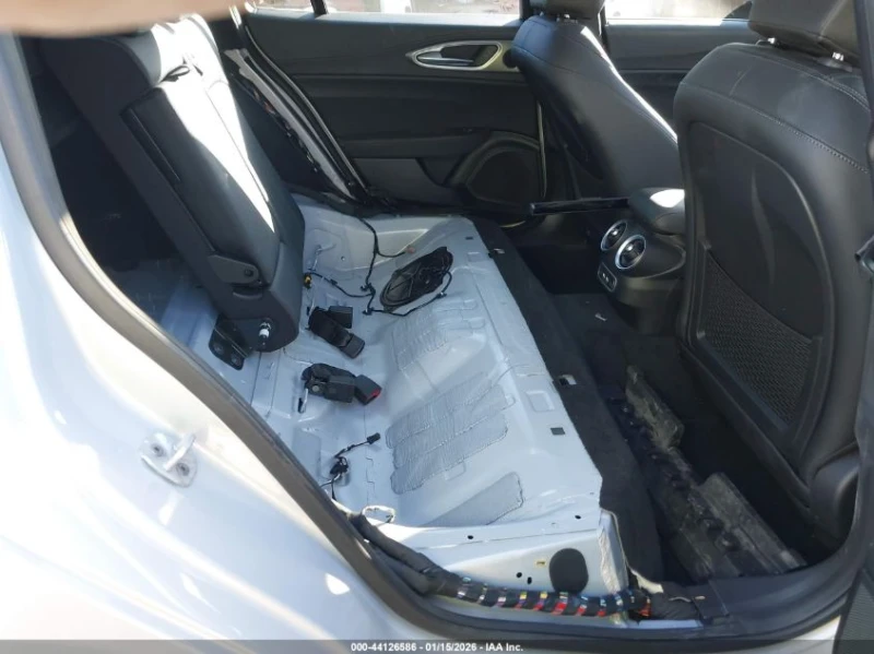 Alfa Romeo Giulia !TI RWD!* АвтоКредит* Цена до БГ, снимка 8 - Автомобили и джипове - 53483896