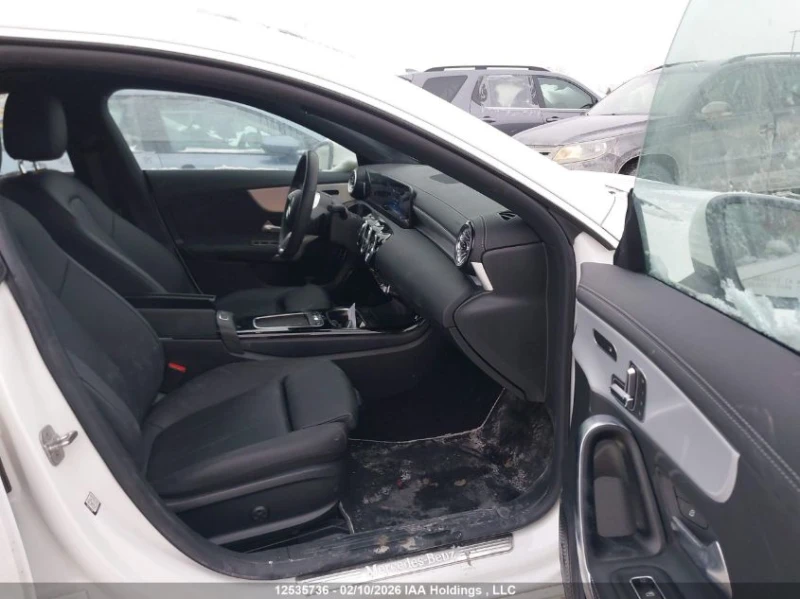 Mercedes-Benz CLA 250 2.0l 4Matic, снимка 5 - Автомобили и джипове - 53576971