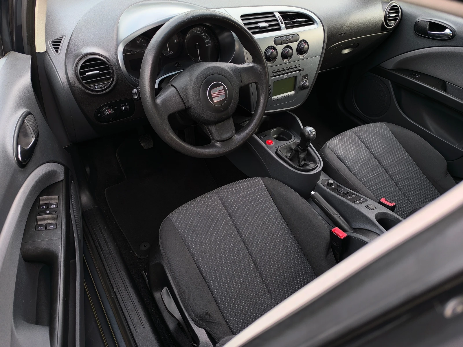 Seat Leon FACE LIFT-1.9TDI-105кс-КЛИМАТИК-ОТЛИЧЕН !!! - изображение 10