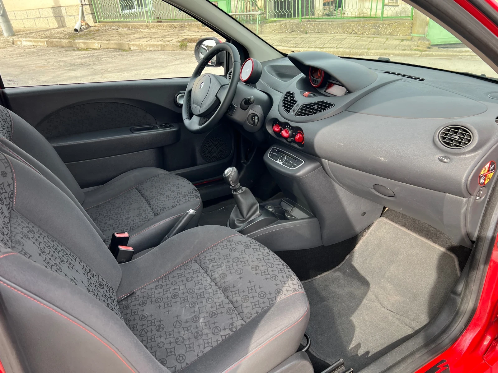 Renault Twingo 1.2 * RIP CURL* , снимка 10 - Автомобили и джипове - 52915384