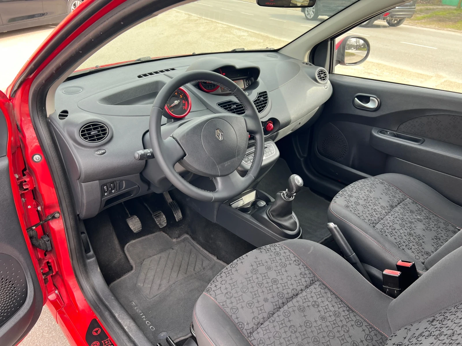 Renault Twingo 1.2 * RIP CURL* , снимка 11 - Автомобили и джипове - 52915384