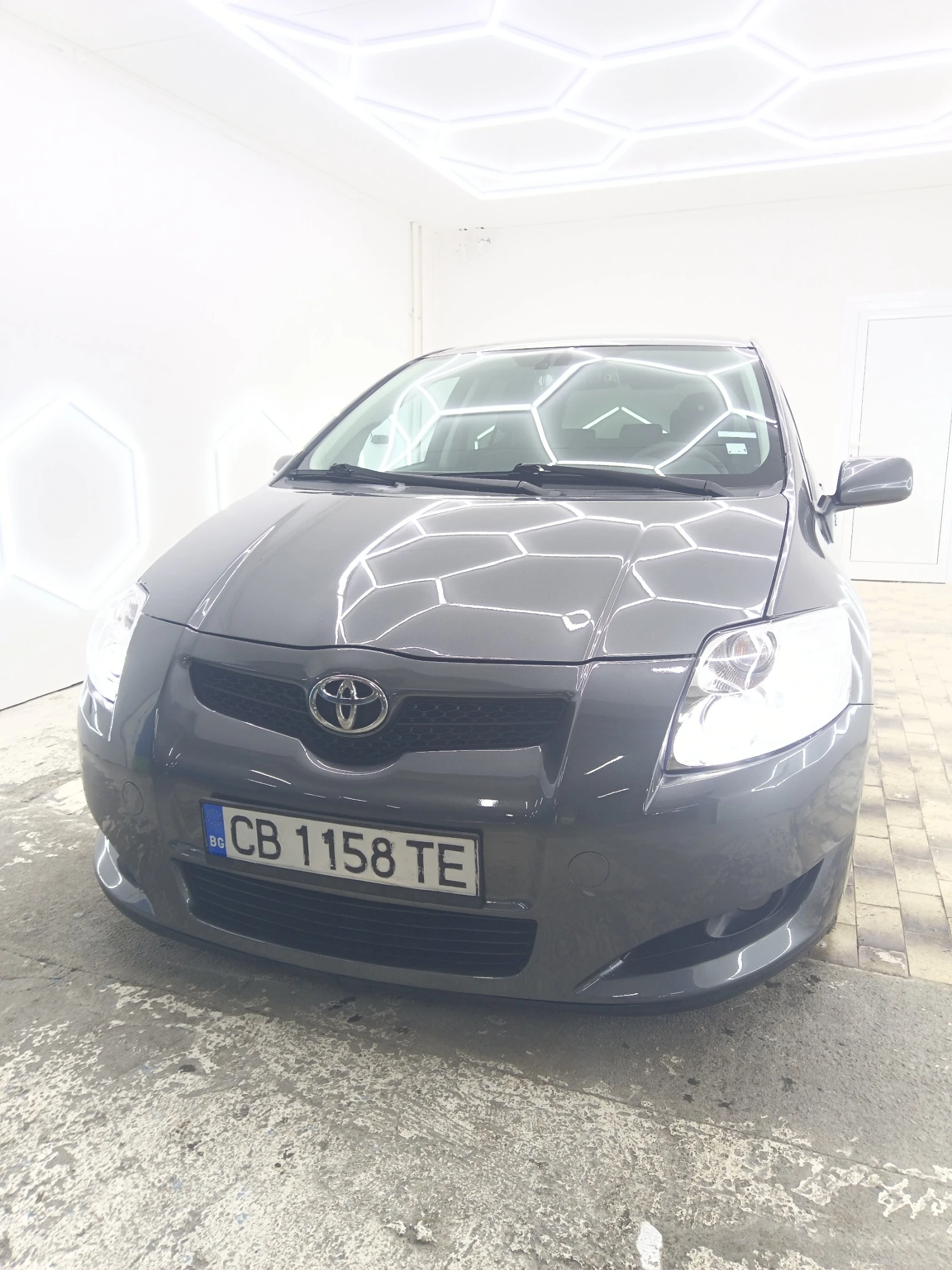 Toyota Auris 2.2 D-CAT 177 hp 6 скорости Навигация, снимка 2 - Автомобили и джипове - 53880927