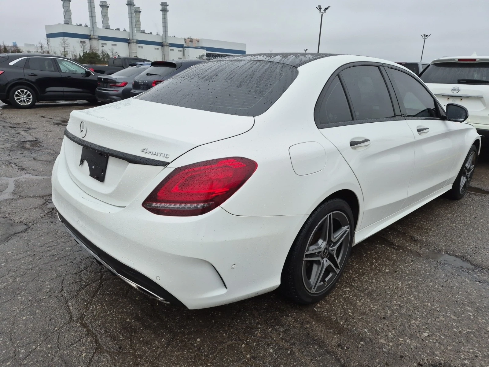 Mercedes-Benz C 300 4MATIC * AMG * СЕРВИЗНА ИСТОРИЯ , снимка 3 - Автомобили и джипове - 54099419