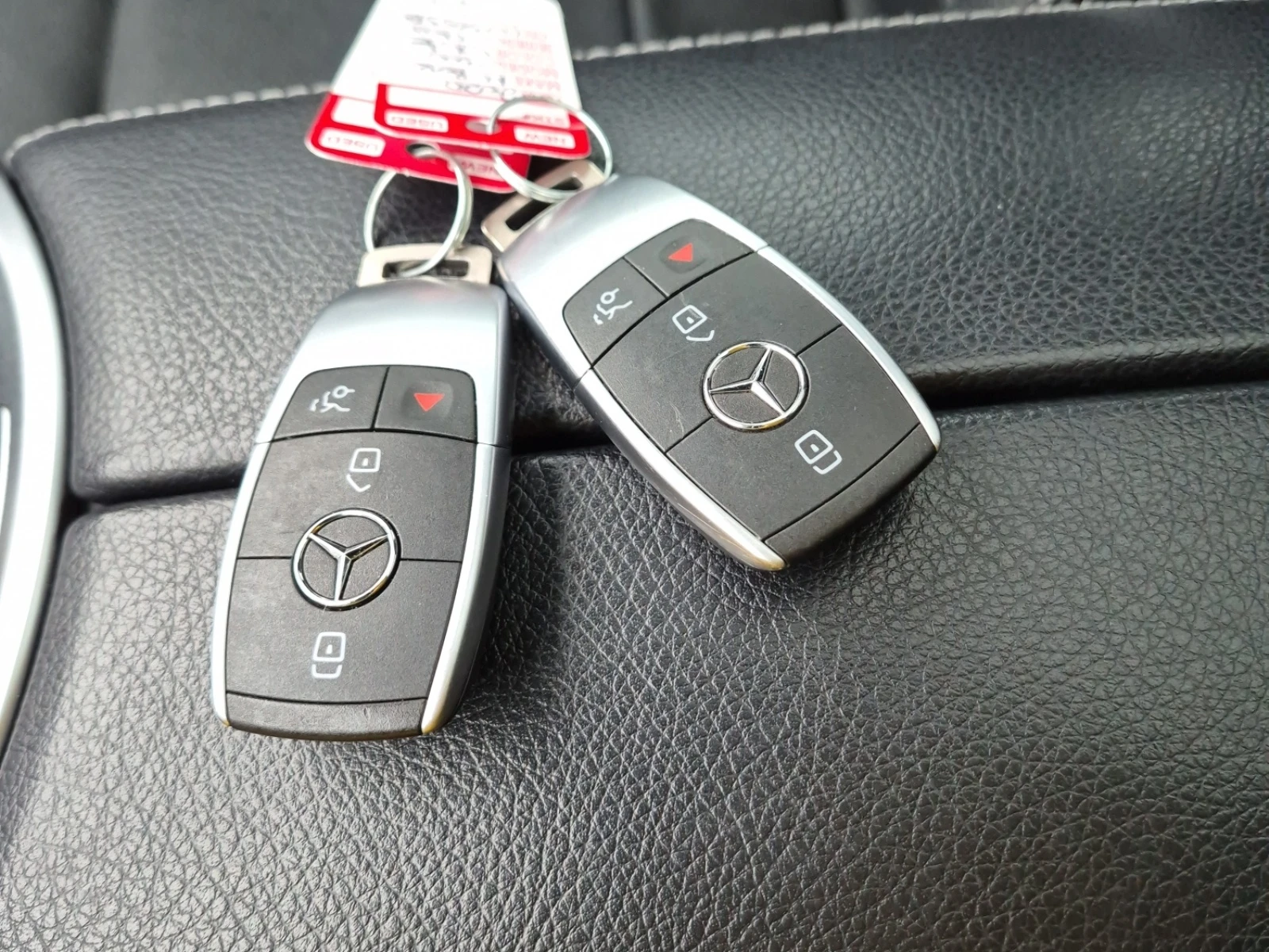 Mercedes-Benz C 300 4MATIC * AMG * СЕРВИЗНА ИСТОРИЯ , снимка 11 - Автомобили и джипове - 54099419