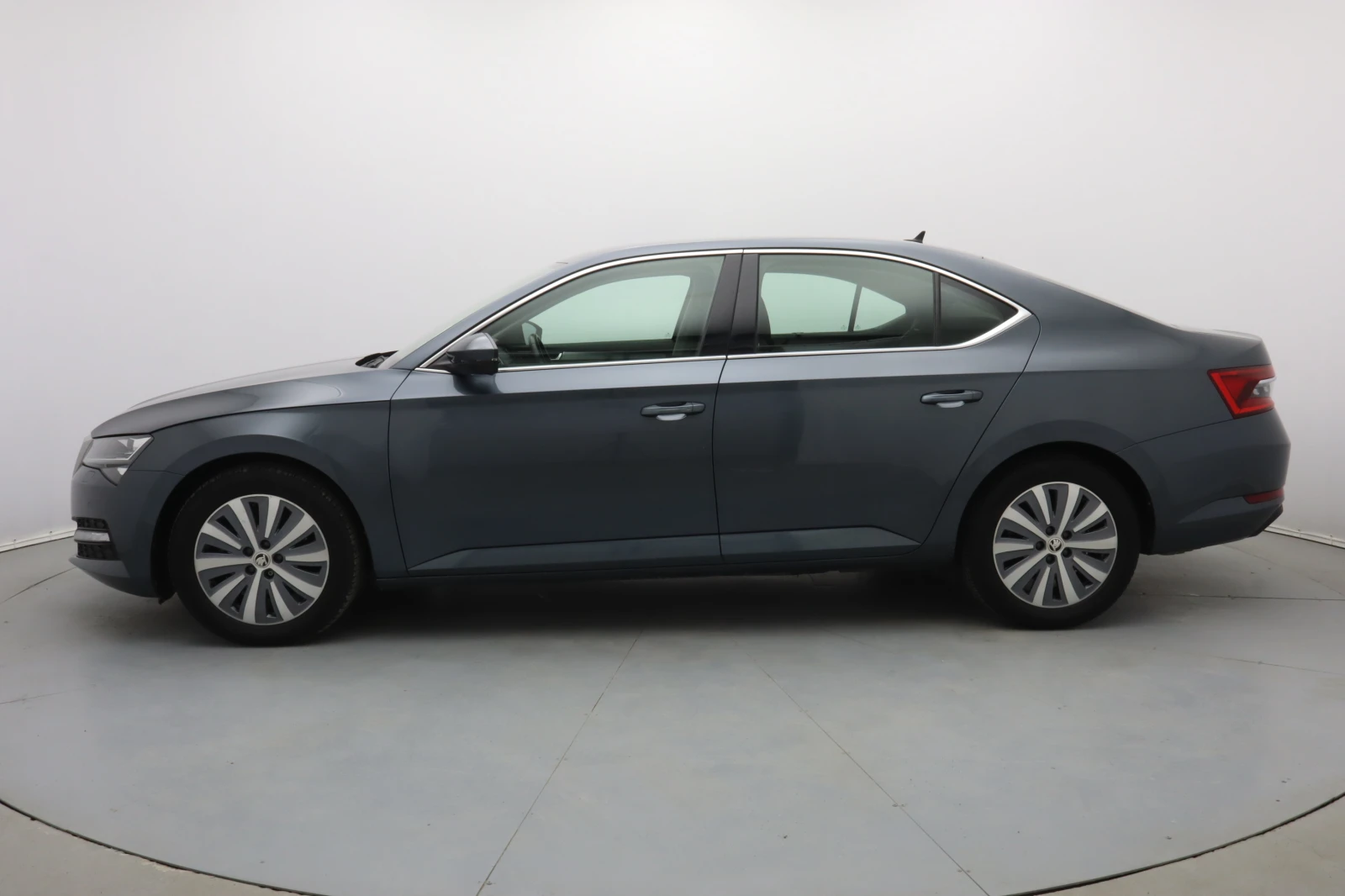 Skoda Superb, снимка 8 - Автомобили и джипове - 54702574