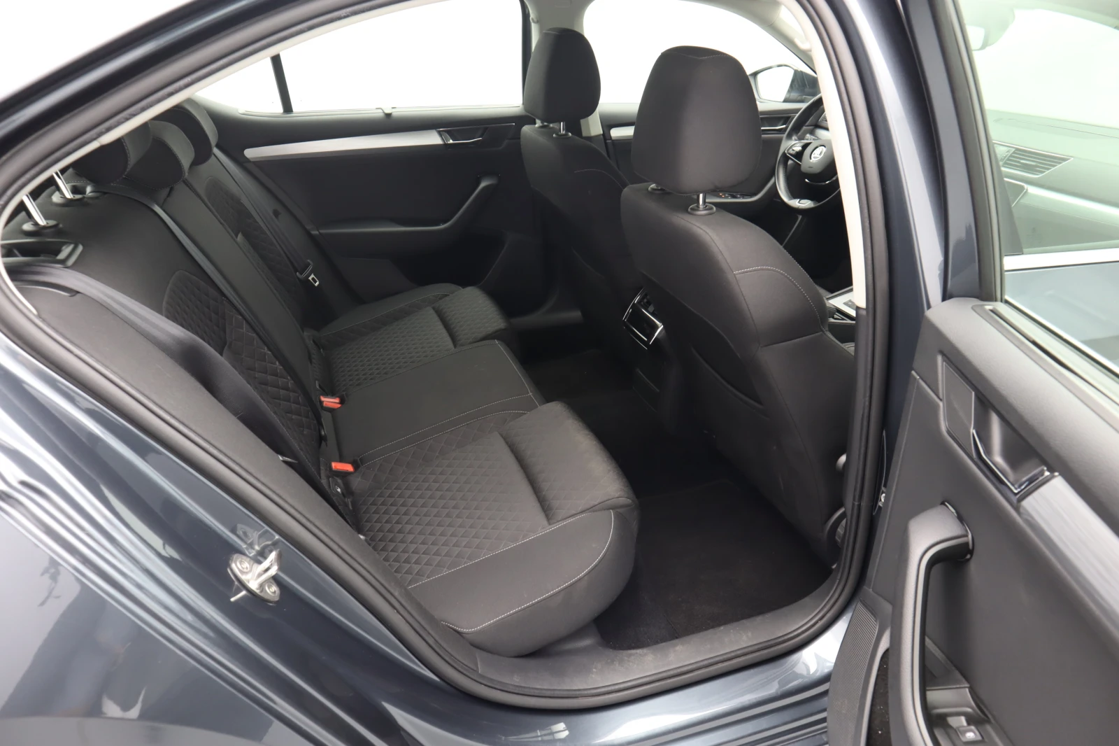 Skoda Superb, снимка 11 - Автомобили и джипове - 54702574