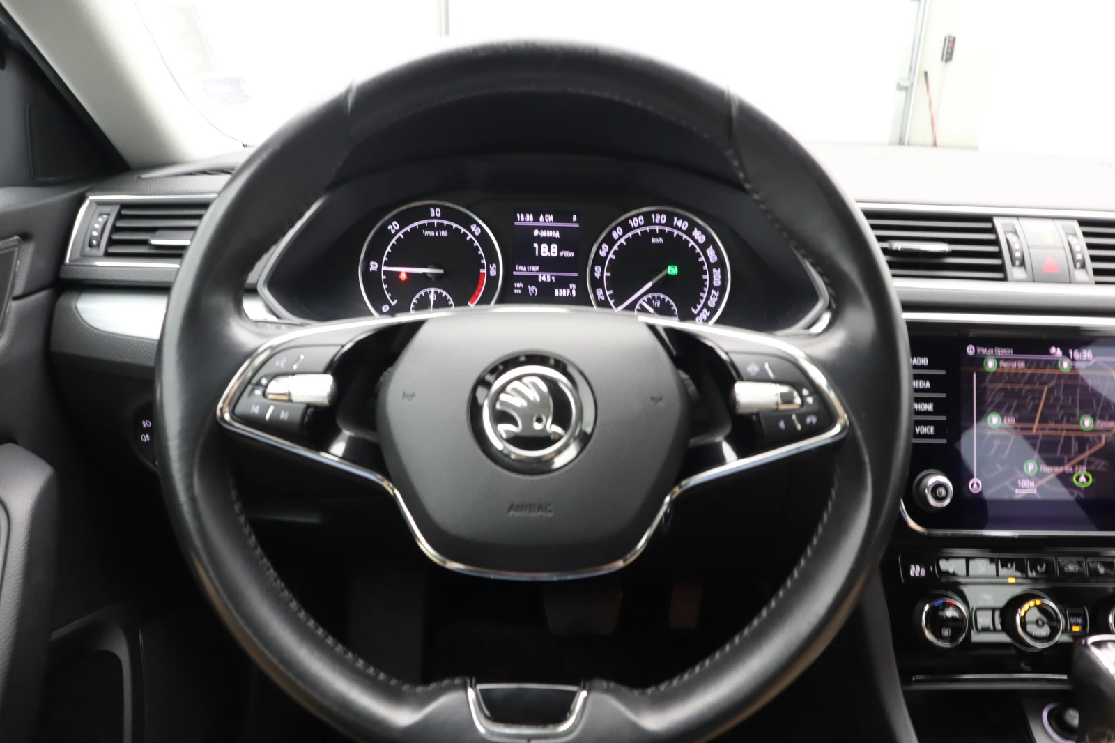 Skoda Superb, снимка 14 - Автомобили и джипове - 54702574