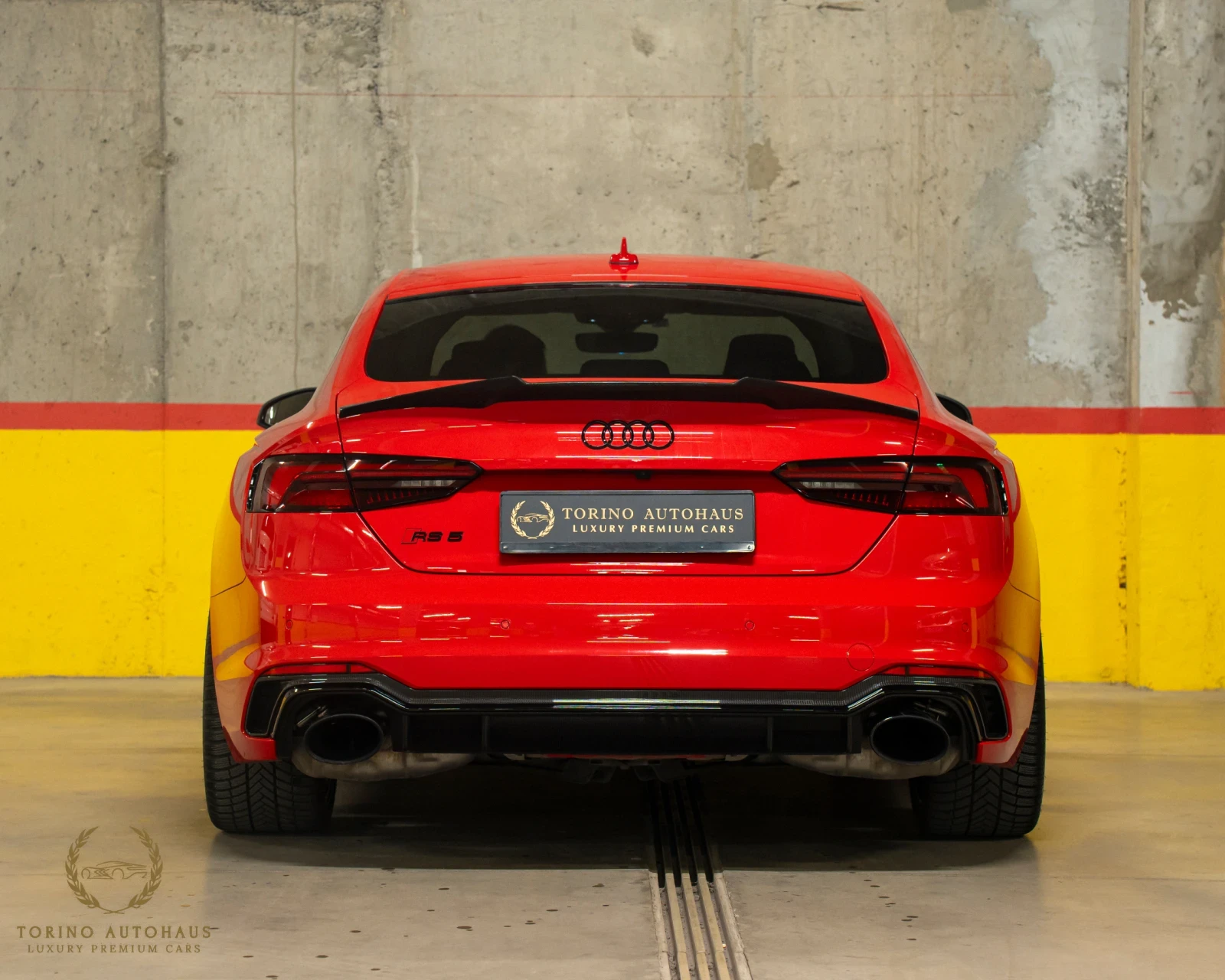 Audi Rs5 QUATTRO* CERAMIC BRAKES* B&O* HEAD UP* CARBON* TOP, снимка 4 - Автомобили и джипове - 55629523