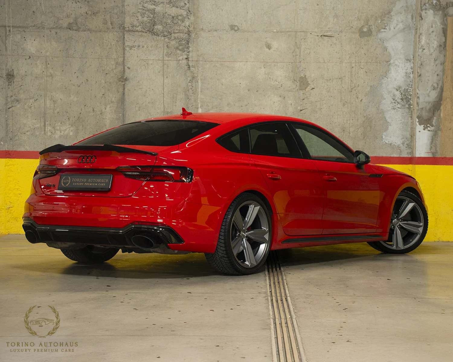 Audi Rs5 QUATTRO* CERAMIC BRAKES* B&O* HEAD UP* CARBON* TOP, снимка 5 - Автомобили и джипове - 55629523