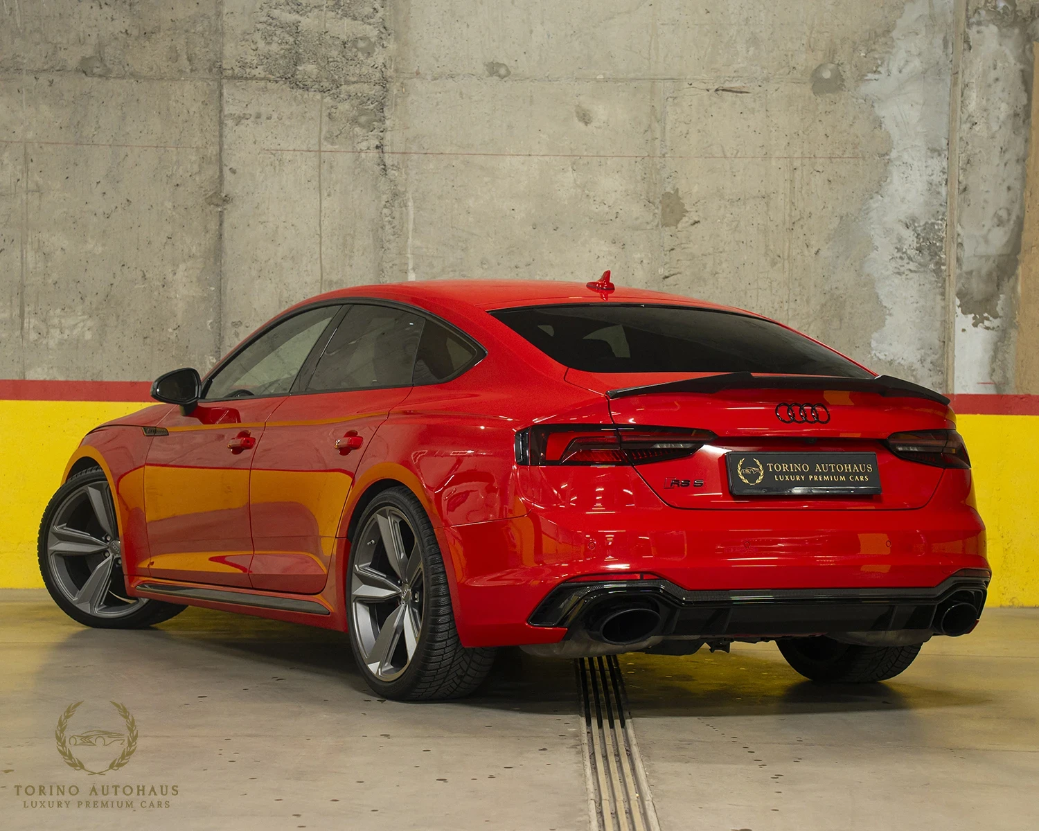 Audi Rs5 QUATTRO* CERAMIC BRAKES* B&O* HEAD UP* CARBON* TOP, снимка 3 - Автомобили и джипове - 55629523