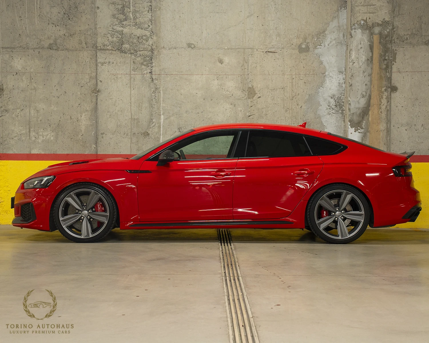 Audi Rs5 QUATTRO* CERAMIC BRAKES* B&O* HEAD UP* CARBON* TOP, снимка 2 - Автомобили и джипове - 55629523