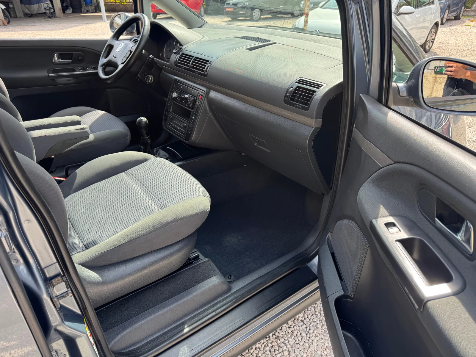 VW Sharan 1.9TDI-7седалки, снимка 12 - Автомобили и джипове - 56293059
