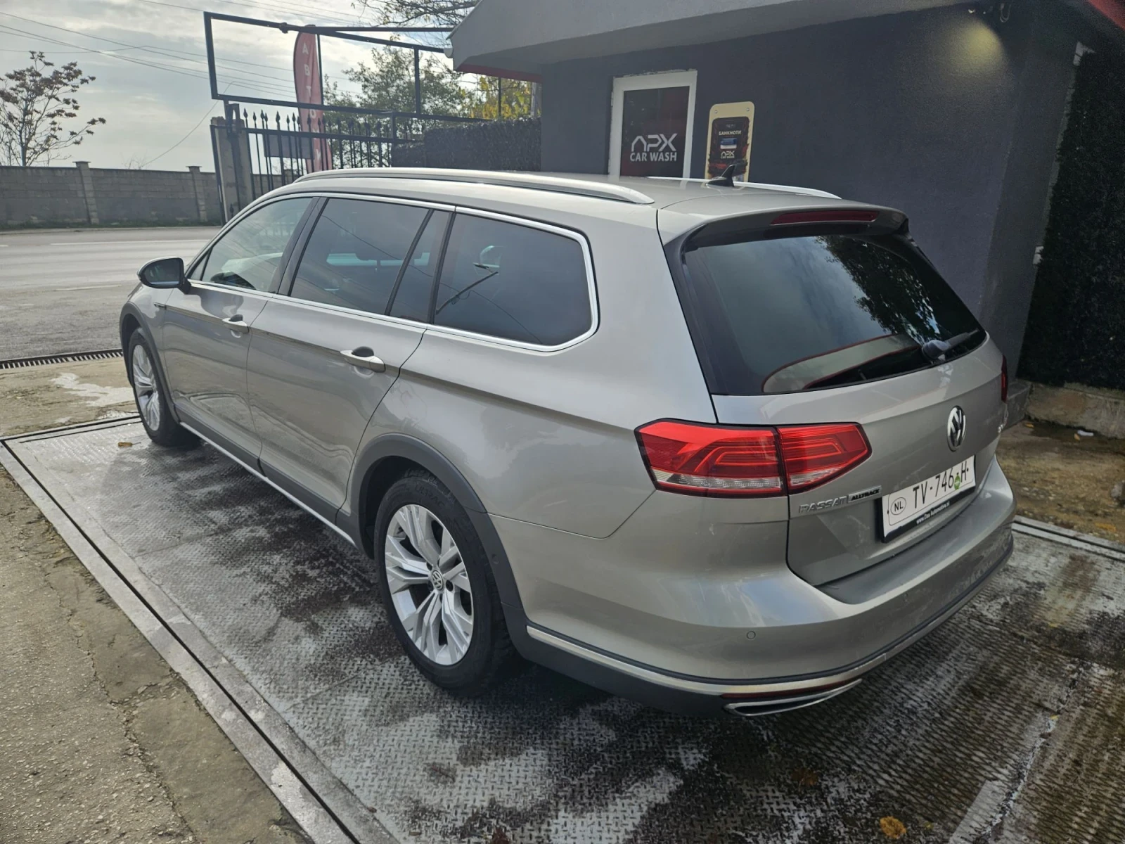 VW Alltrack 2.0TDI BLUEMOTION 4х4 190кс , снимка 4 - Автомобили и джипове - 56748332