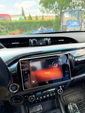 Toyota Hilux Пикап, снимка 8