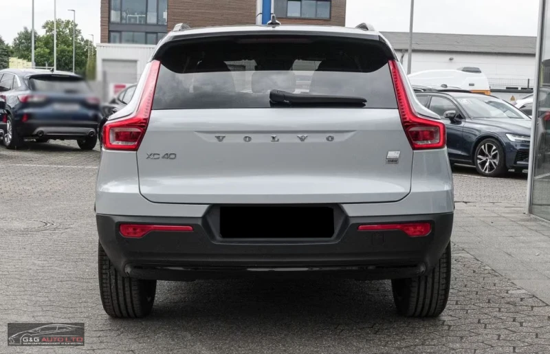 Volvo XC40 T5/R-DESIGN/261HP/AMBI/CARPLAY/DIGITAL/KLESS/645f, снимка 4 - Автомобили и джипове - 51483091