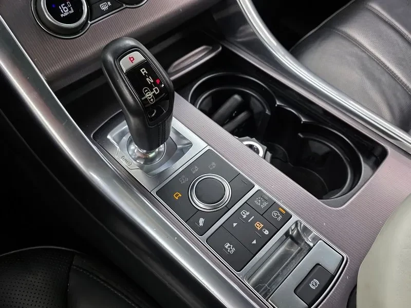 Land Rover Range Rover Sport 3.0 SDV6 HSE, снимка 9 - Автомобили и джипове - 55705694