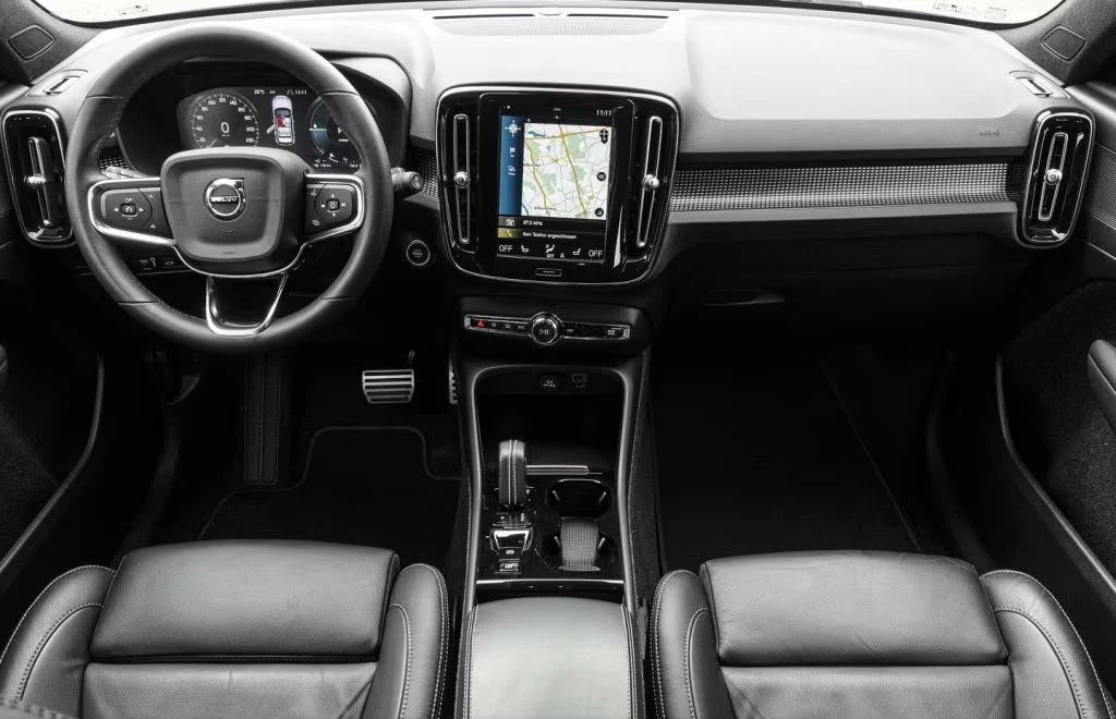 Volvo XC40 T5/R-DESIGN/261HP/AMBI/CARPLAY/DIGITAL/KLESS/645f - изображение 10