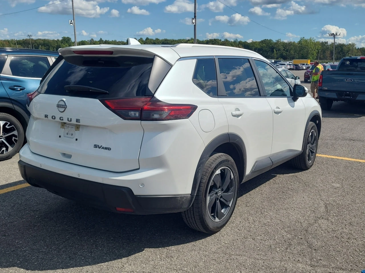 Nissan Rogue *  *    *   *  | Mobile.bg   3