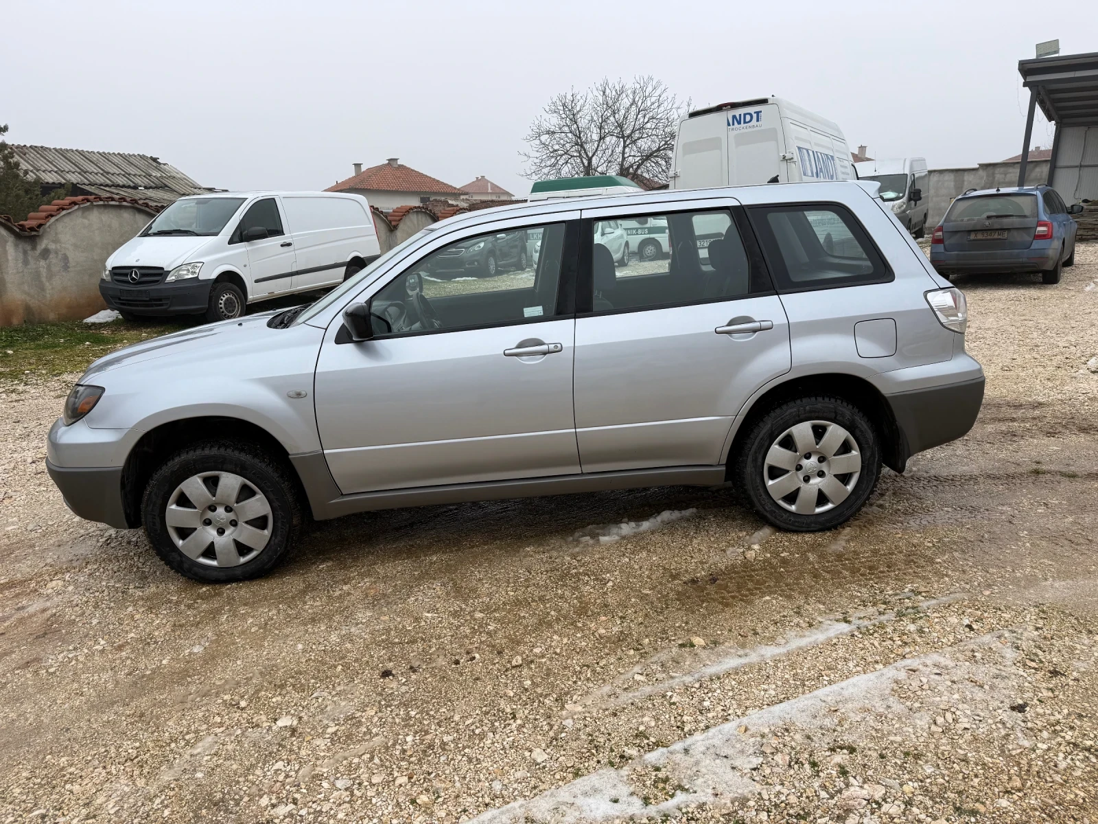 Mitsubishi Outlander 2.0i-БЕНЗИН-КОМФОРТ 164000км. - изображение 3