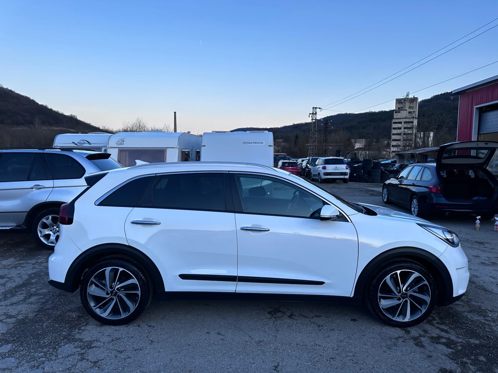 Kia Niro 1.6HYBRID/НАВИ/КОЖА/КАМЕРА/FULL LED - изображение 2
