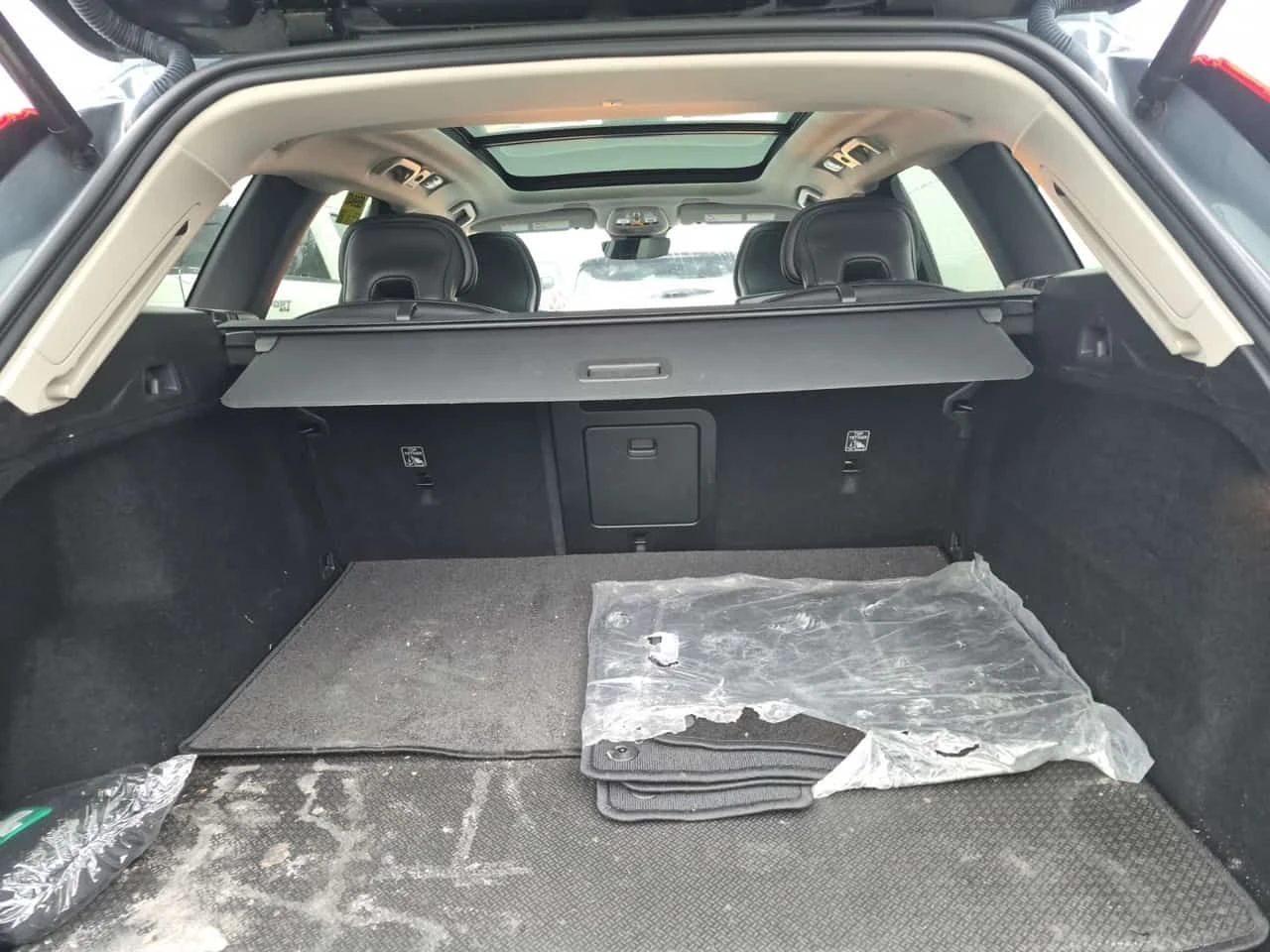 Volvo XC60 * CORE DARK THEME * CARFAX * Един собственик * , снимка 12 - Автомобили и джипове - 53885657