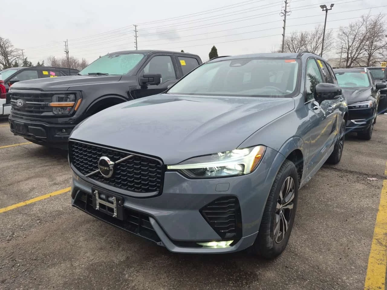 Volvo XC60 * CORE DARK THEME * CARFAX * Един собственик * , снимка 2 - Автомобили и джипове - 53885657