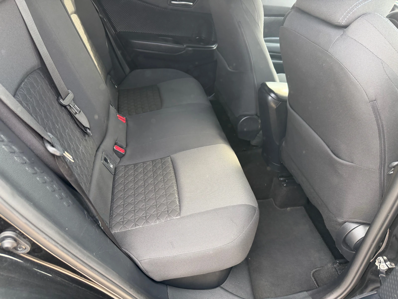 Toyota C-HR 1.8 HYBRID(КАТО НОВА), снимка 14 - Автомобили и джипове - 54136026