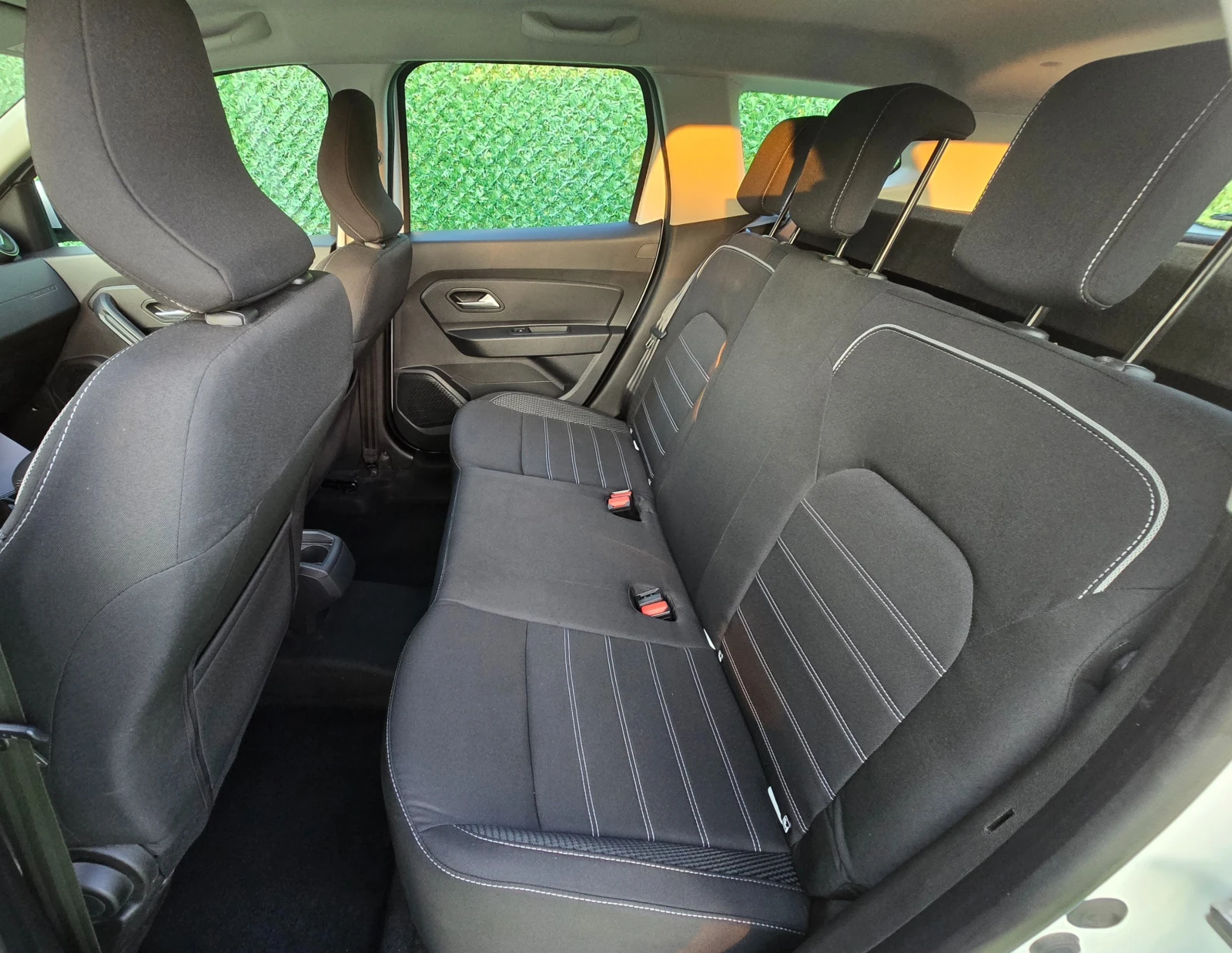 Dacia Duster 1.5BlueDCI* 115кс* 4x4* FACE LIFT* , снимка 10 - Автомобили и джипове - 54608523