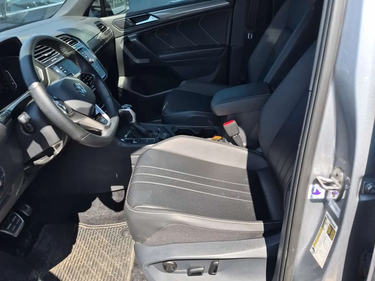 VW Tiguan * COMFORTLINE R LINE BLACK EDITION * CARFAX * , снимка 7 - Автомобили и джипове - 55327218