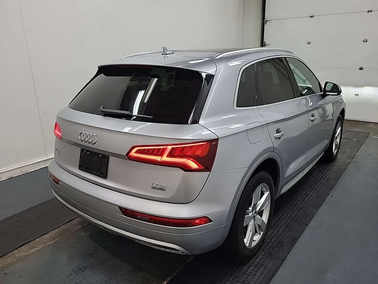 Audi Q5 * TECHNIK * CARFAX * БЕЗ ПЪРВОНАЧАЛНА ВНОСКА, снимка 3 - Автомобили и джипове - 56277517