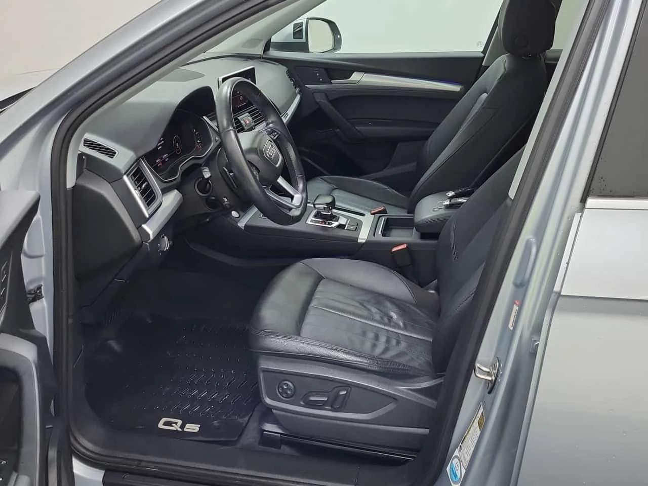 Audi Q5 * TECHNIK * CARFAX * БЕЗ ПЪРВОНАЧАЛНА ВНОСКА, снимка 5 - Автомобили и джипове - 56277517