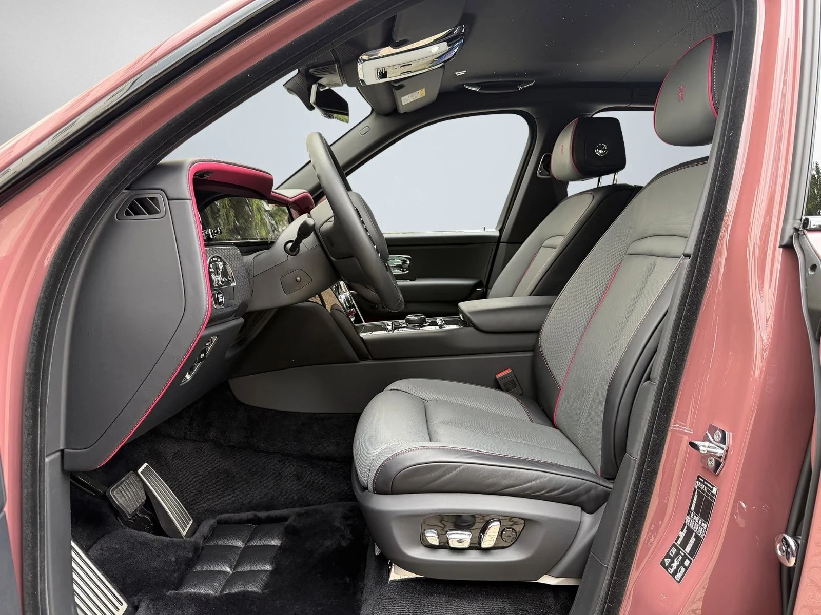 Rolls-Royce Cullinan V12 / BLACK BADGE / LOUNGE/ SHOOTING STAR/ BESPOKE | Mobile.bg � ����������� 6