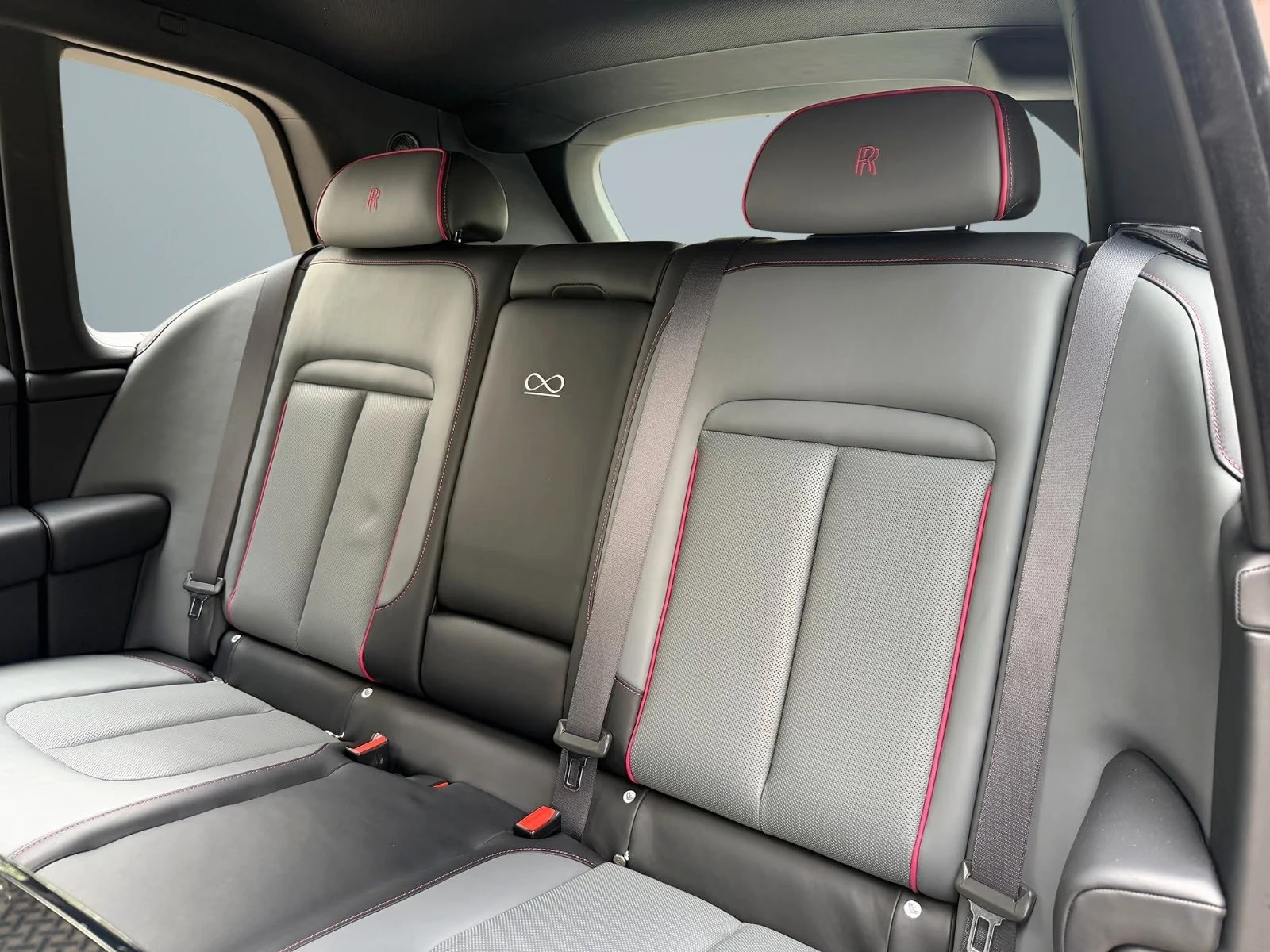 Rolls-Royce Cullinan V12 / BLACK BADGE / LOUNGE/ SHOOTING STAR/ BESPOKE | Mobile.bg � ����������� 16