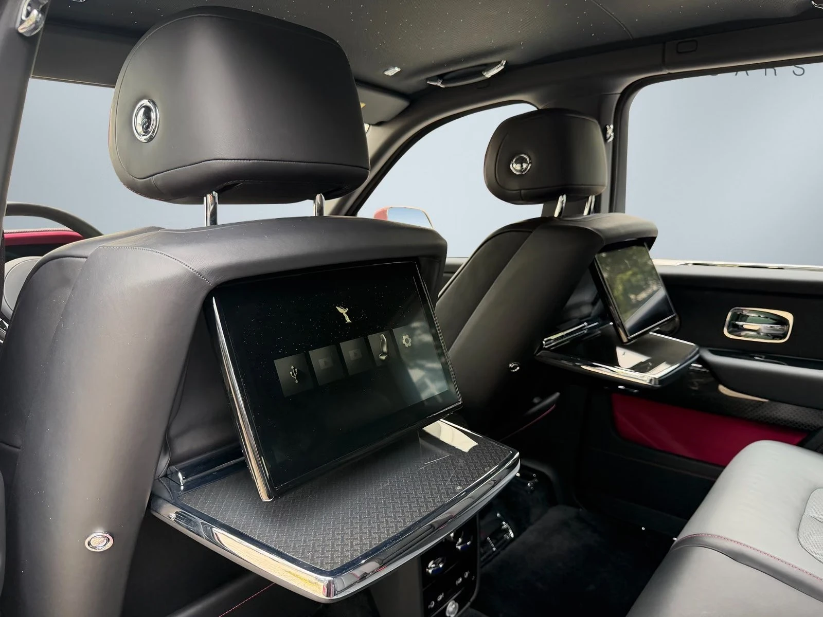 Rolls-Royce Cullinan V12 / BLACK BADGE / LOUNGE/ SHOOTING STAR/ BESPOKE | Mobile.bg � ����������� 17