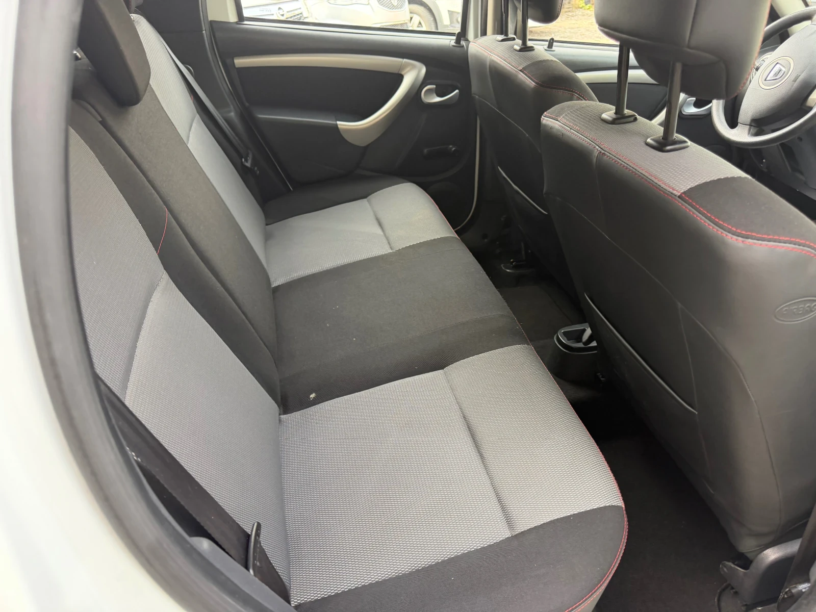 Dacia Duster 1.5DCi, снимка 6 - Автомобили и джипове - 56589075