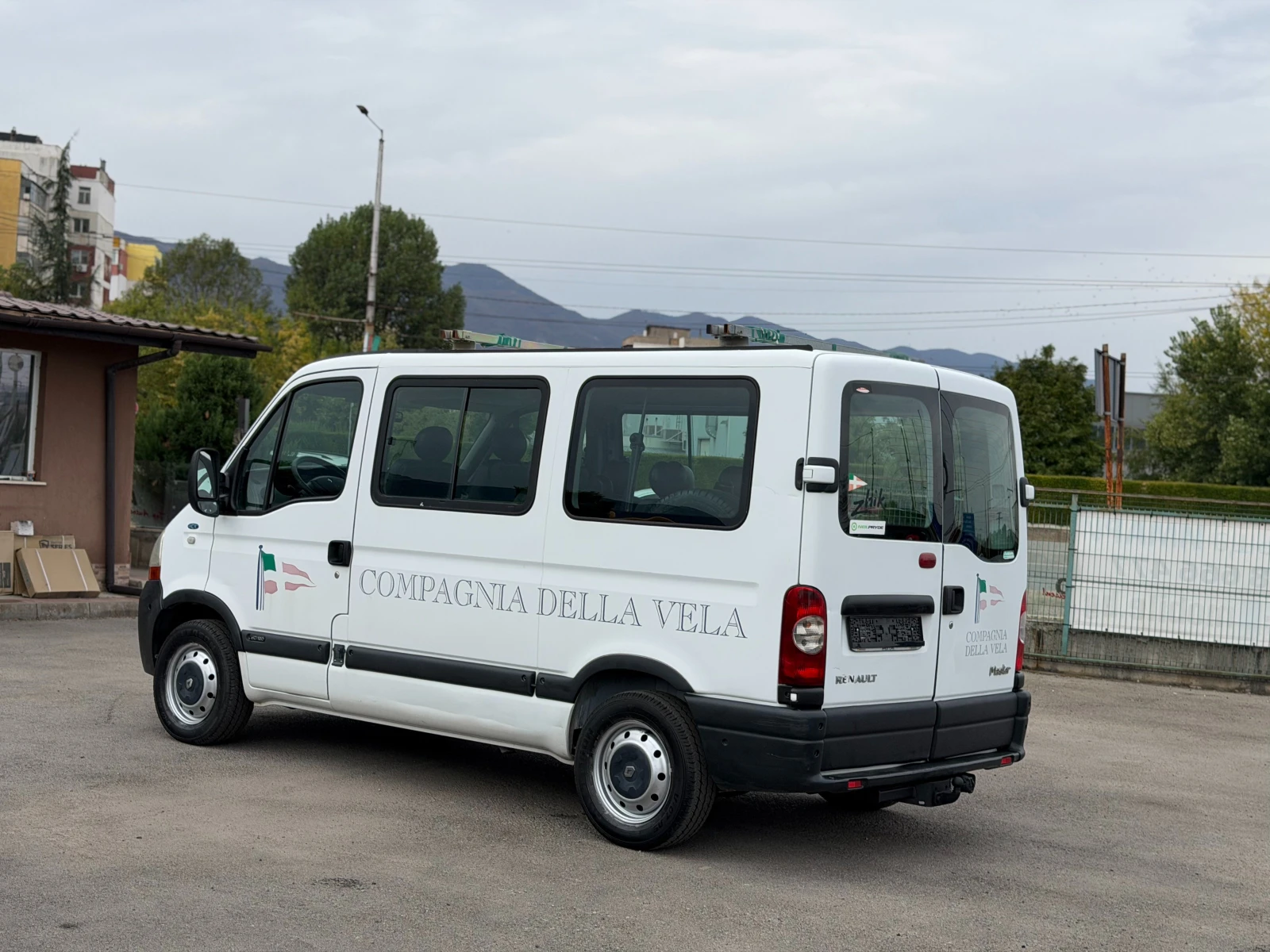 Renault Master 2.5DCi 9 места, снимка 4 - Бусове и автобуси - 56233242