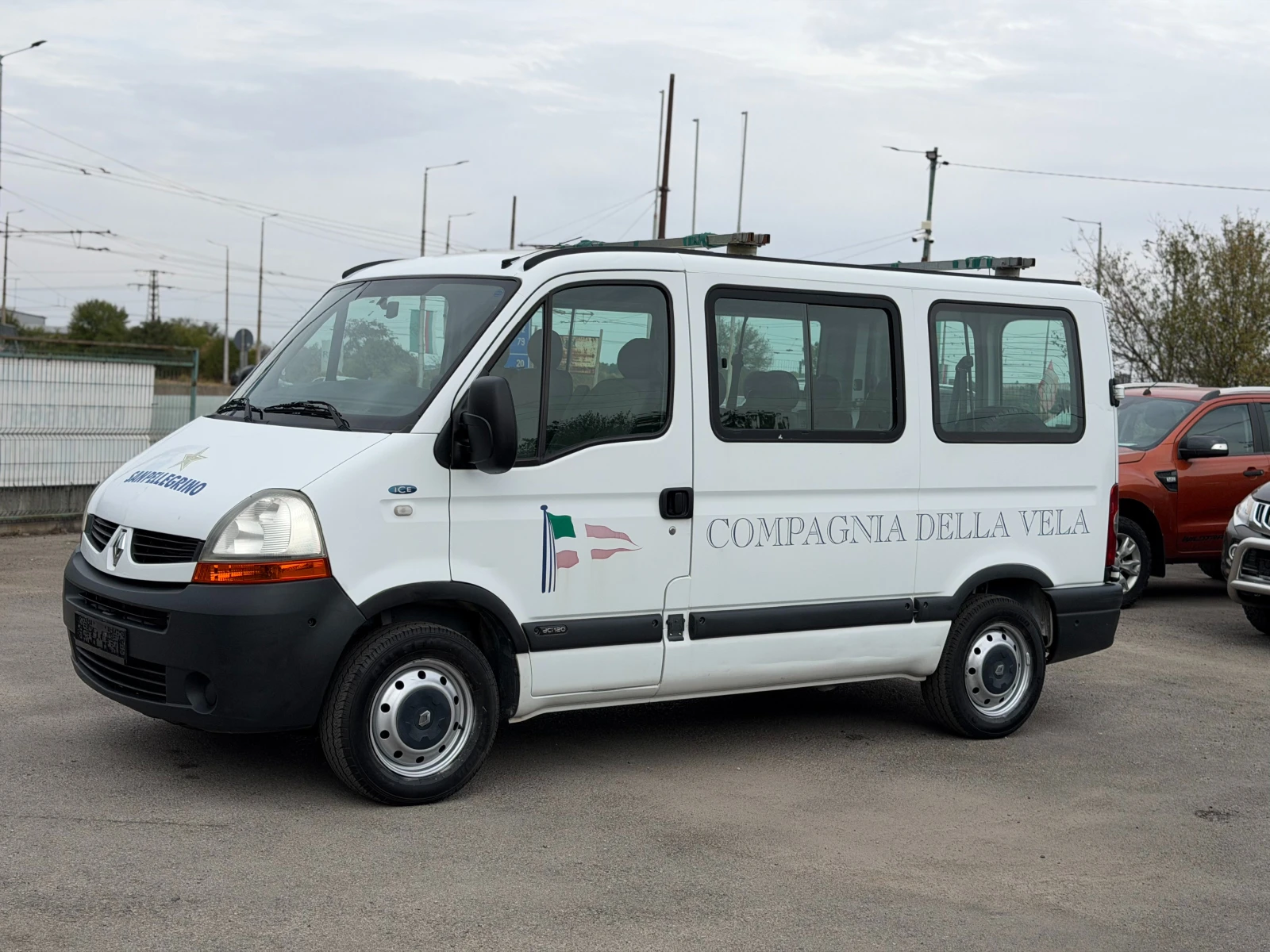 Renault Master 2.5DCi 9 места, снимка 3 - Бусове и автобуси - 56233242