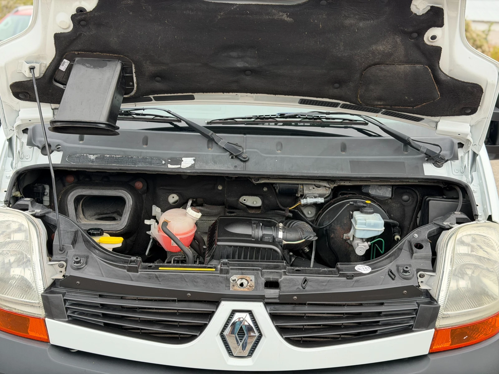 Renault Master 2.5DCi 9 места, снимка 17 - Бусове и автобуси - 56233242